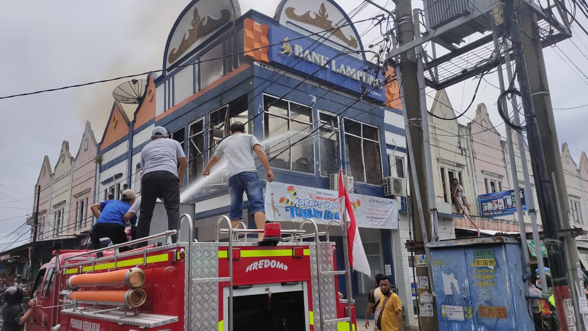 Bank Lampung Kotaagung Terbakar