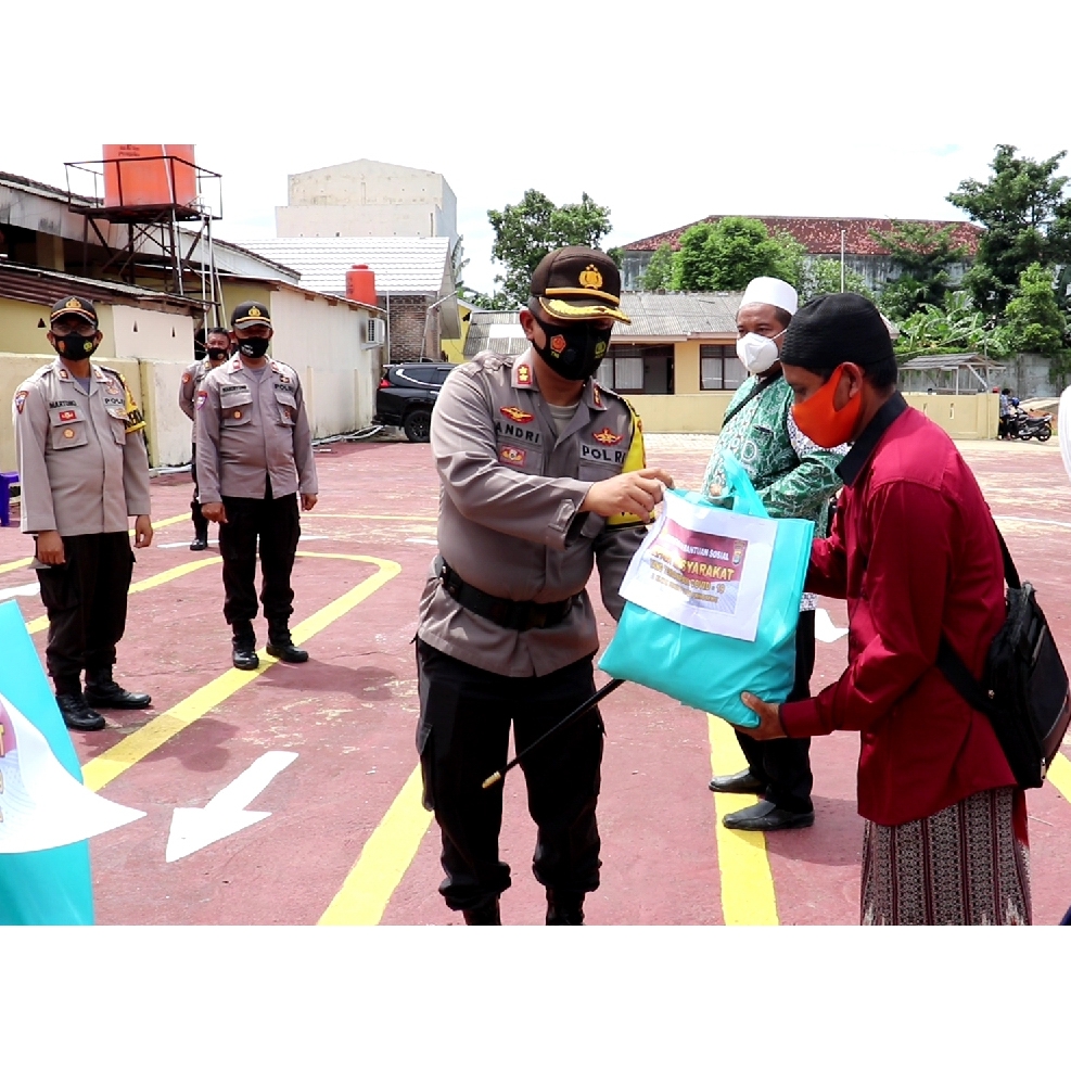 Tujuh Ton Beras Bantuan Polda Lampung ke Masyarakat