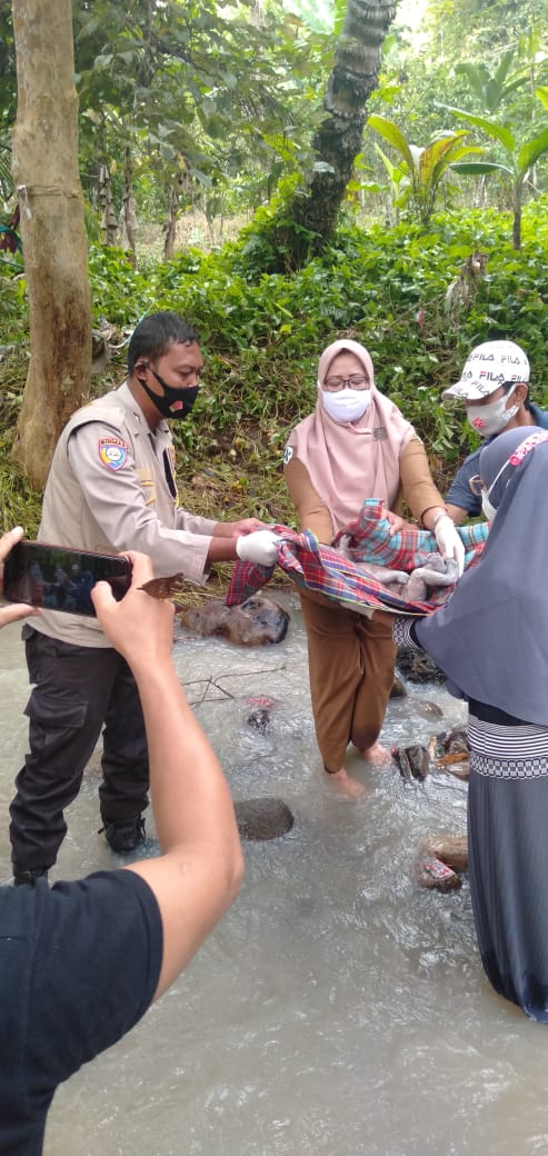 Warga Temukan Mayat Bayi Perempuan di Sungai Bulok