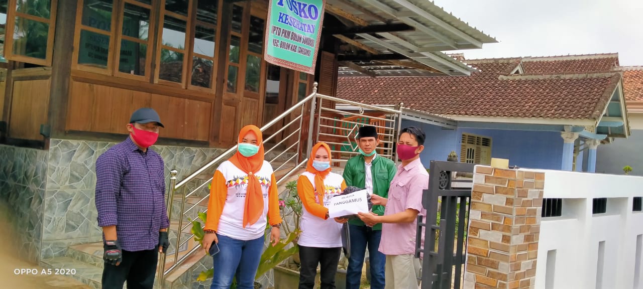 IKADA Tanggamus Serahkan Bantuan Untuk Korban Banjir Bulok