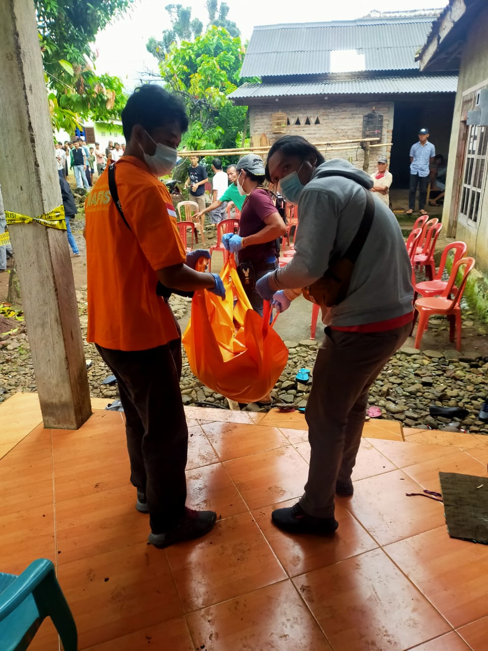 Aceng Ditemukan Tewas Bersimbah Darah di Kamarnya