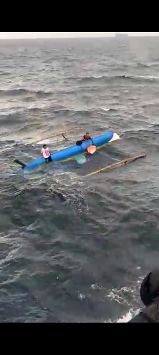 Cuaca Buruk, Perahu Katir Terbalik