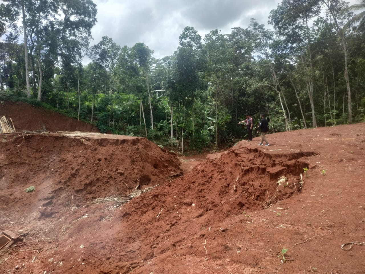 Baru 3 Bulan Dibangun, Proyek Embung Di Waringinsari Timur Sudah Jebol