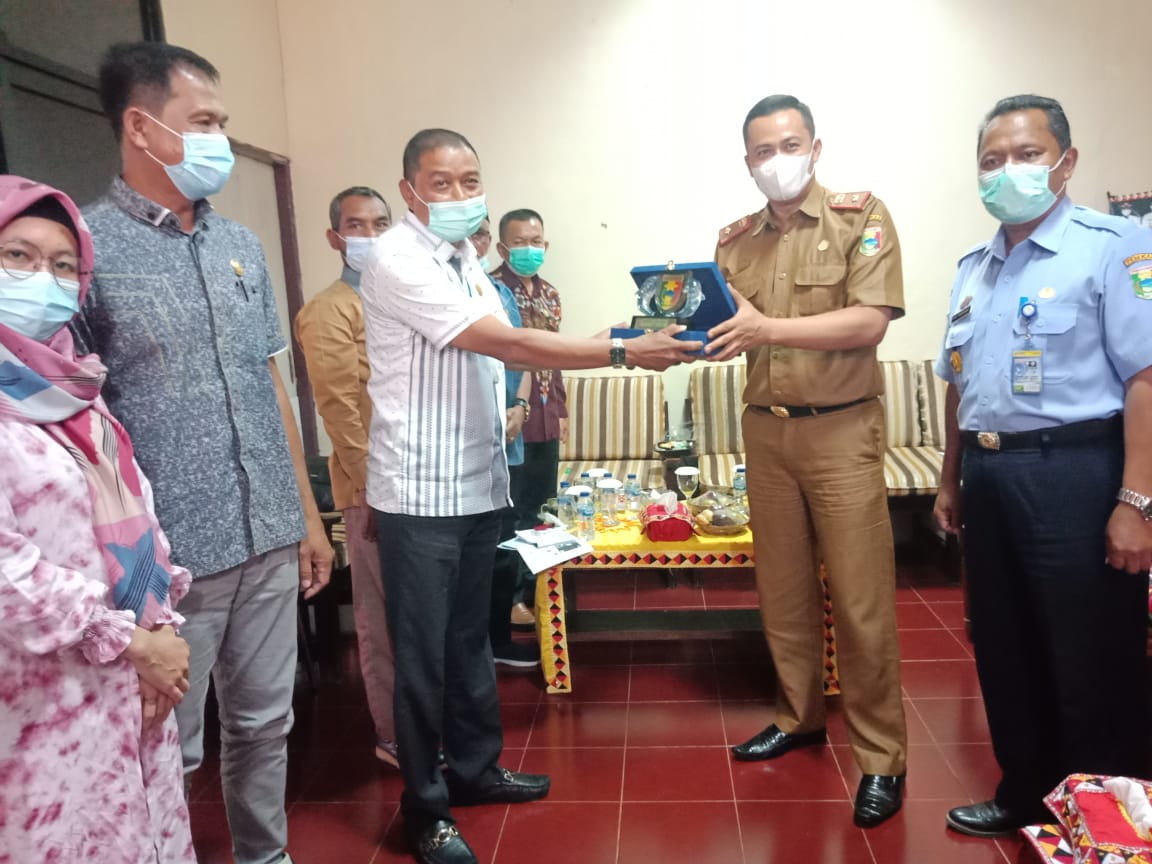 DPRD Banyuasin Tertarik Kembangkan Kambing Saburai