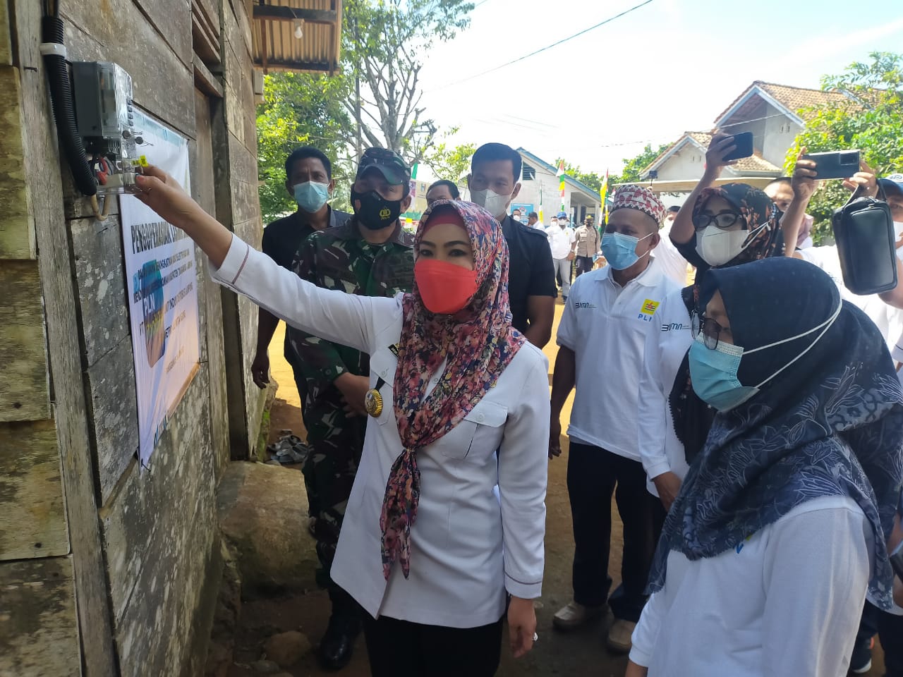 Bupati Launching Penyalaan Perdana Listrik Desa di Margomulyo