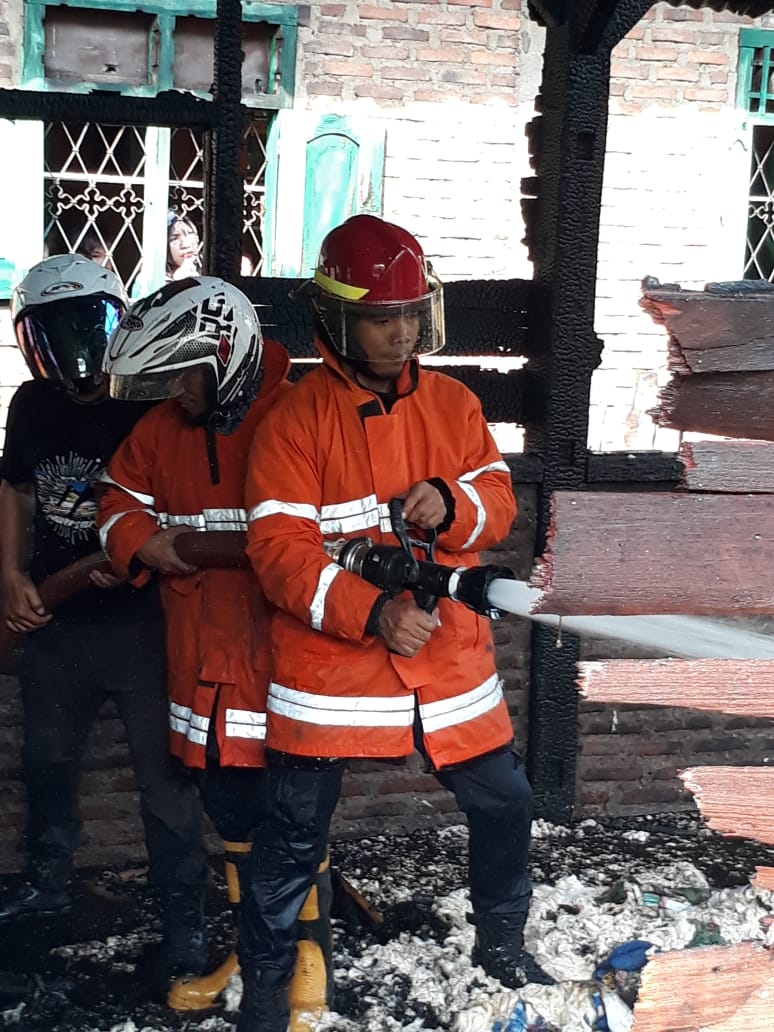 Diduga Korsleting Listrik, Rumah Semi Permanen di Sukabanjar Ludes Terbakar