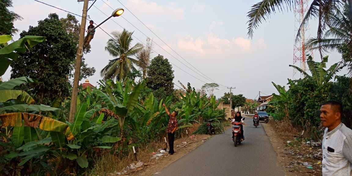 Dishub Pasang Dua LPJU Di Pekon Sumanda