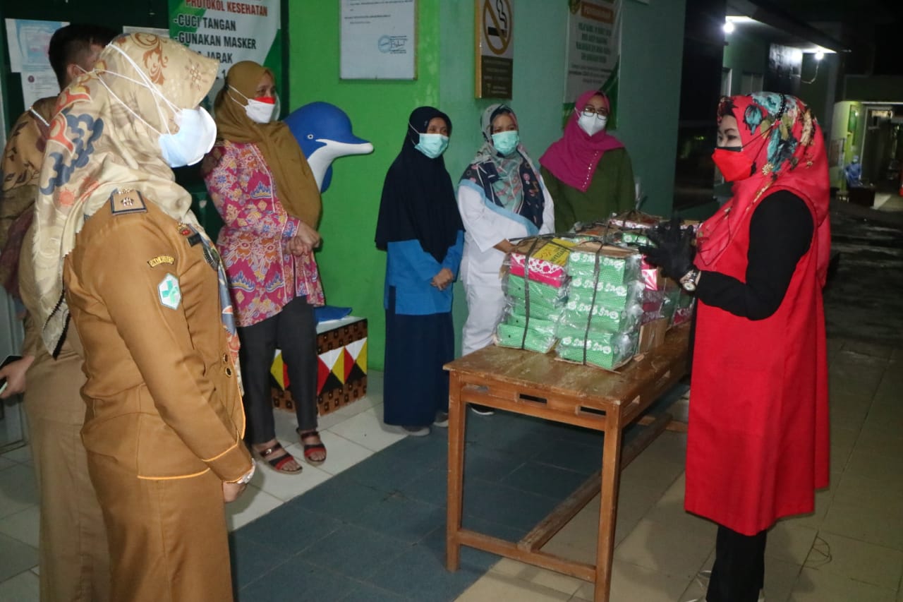 Apresiasi Nakes, Bupati Berikan Paket Makan Malam