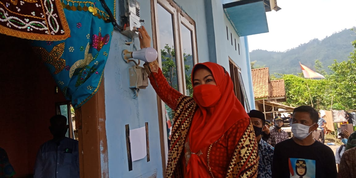 Bupati Tanggamus Launching Listrik Desa di Kelumbayan dan Cukuhbalak