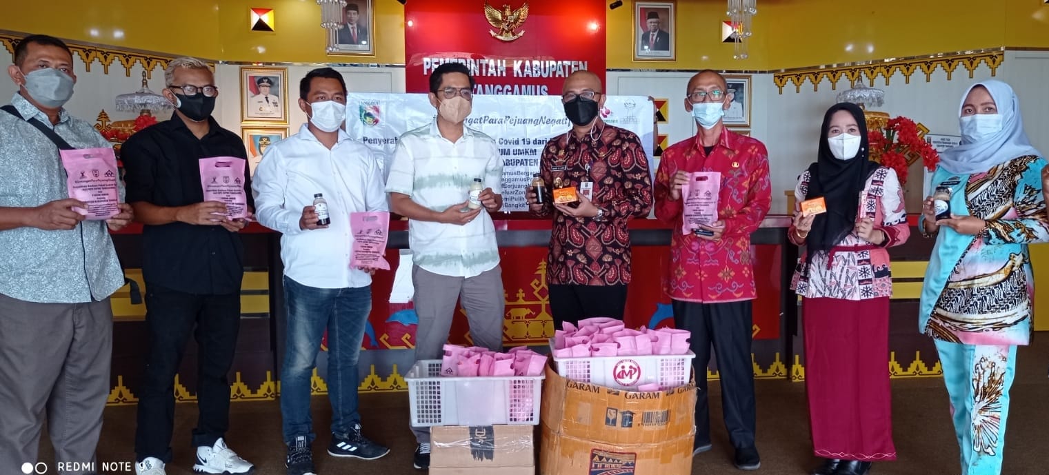 HIPMI Bersama Forum UMKM Salurkan Paket Bantuan Untuk Pasien Isoman