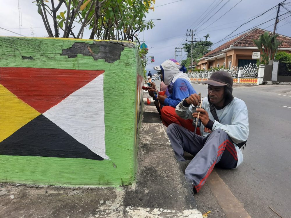 Median Jalan Ir. Juanda Dipercantik