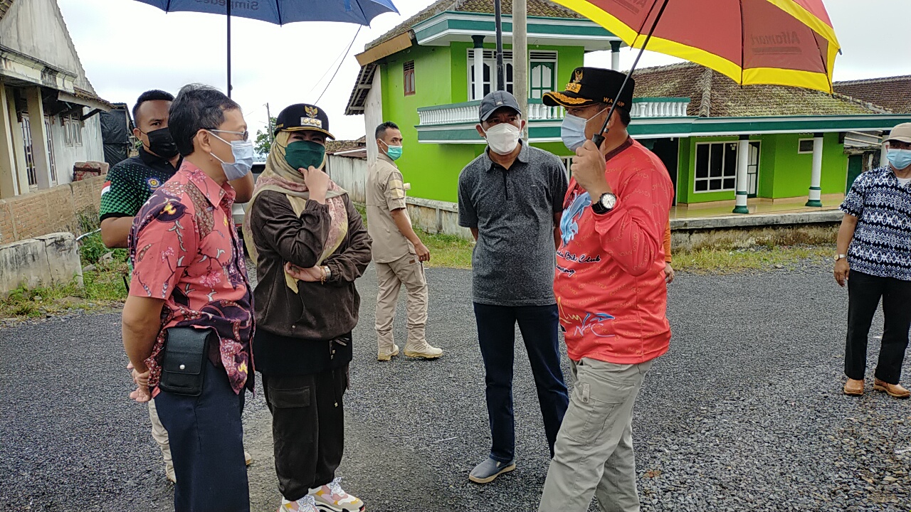 Bunda Dewi Tinjau Pekerjaan Infrastruktur di Kecamatan Gisting