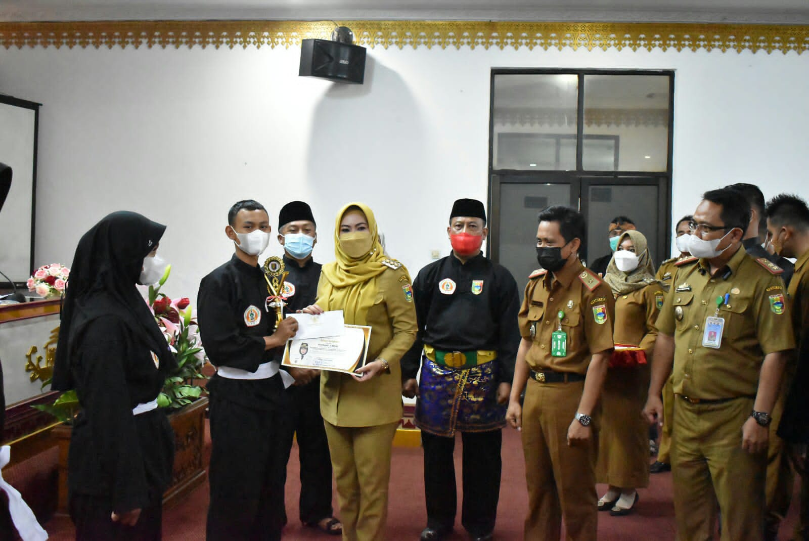 Bupati Beri Penghargaan Kepada Atlet Silat