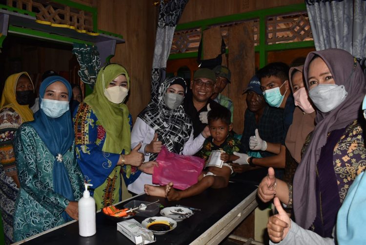 Bupati Kunjungi Pulau Tabuan, Bupati Tinjau Vaksinasi dan Khitanan Massal