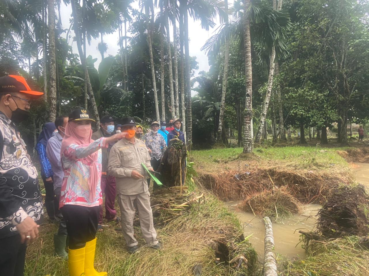 Kunjungi Kelumbayan,Bupati Ingatkan Warga Selalu Waspada