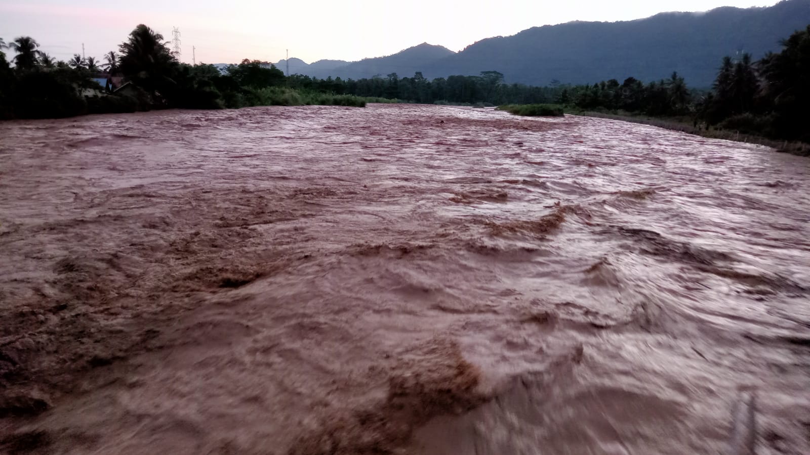 Warga Masih Siaga Banjir Susulan