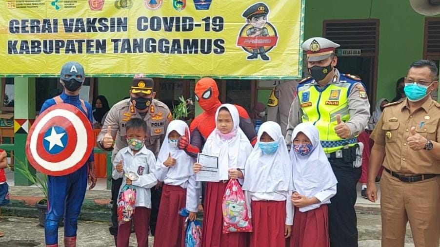 Spiderman dan Captain America Hibur Pelajar SDN 1 Pasarmadang