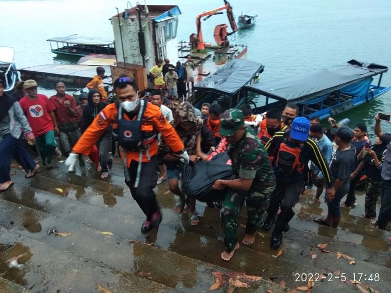 Perahu Bocor, Pasutri Tewas Tenggelam