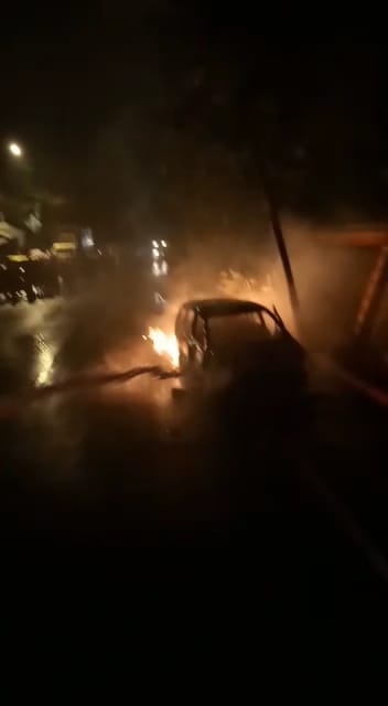 Satu Unit Mobil Ludes Terbakar di Jalinbar Batu Keramat