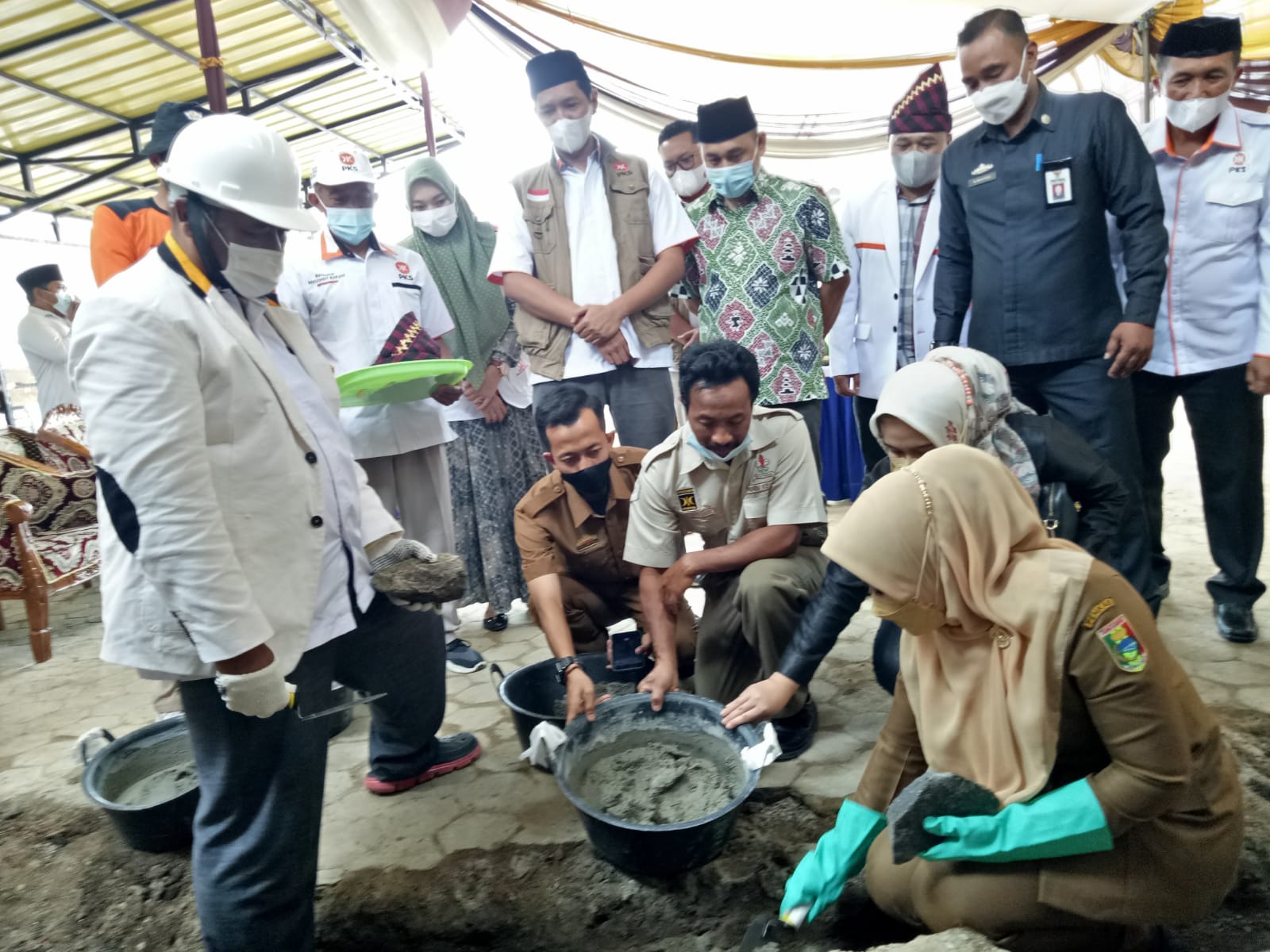 Bunda Dewi Letakan Batu Pertama Pembangunan Kantor PKS Tanggamus