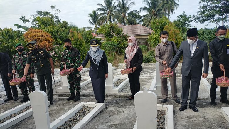 Bupati dan Forkopimda Ziarah ke TMP Bahagia