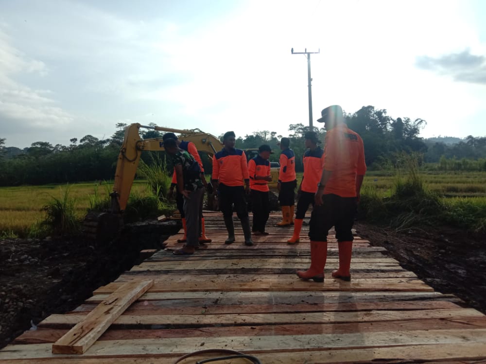 BPBD Tanggamus Bangun Jembatan Darurat