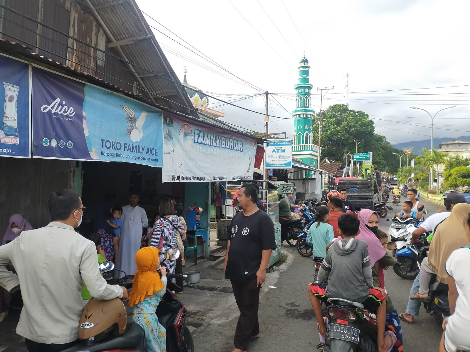 Kawanan Maling Gasak Motor BeAT di Pasar Madang