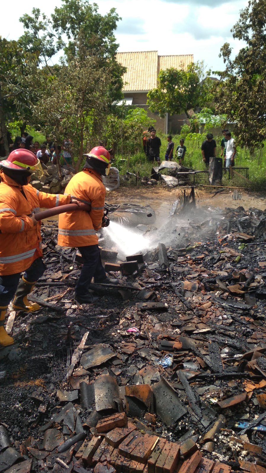 Rumah Semi Permanen di Landsbaw Ludes Terbakar