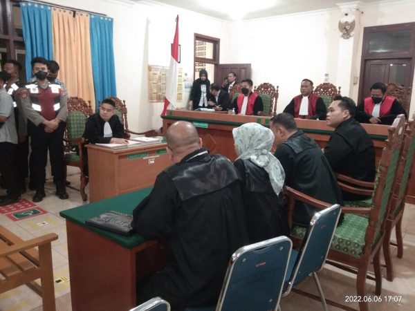 Dua Terdakwa Pembunuhan Bos Dede Cell Dituntut Penjara Seumur Hidup