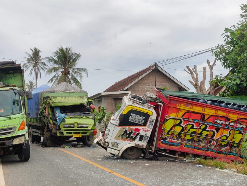 Diduga Sopir Mengantuk, Fuso Seruduk Colt Diesel