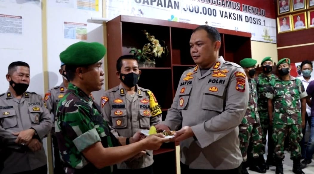 Puluhan Personel TNI “Serbu” Mapolres Tanggamus