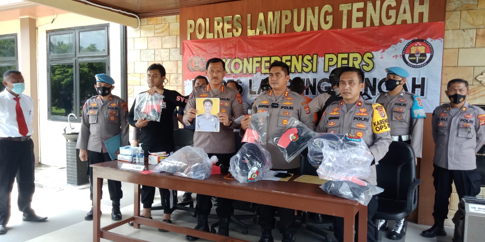 Sakit Hati, Polisi Tembak Rekan Sendiri