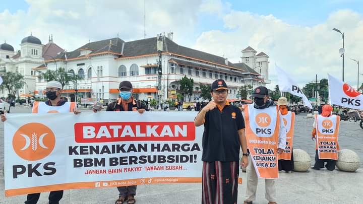 Bersama Elemen Masyarakat, PKS Turun ke Jalan Tolak Kenaikan BBM