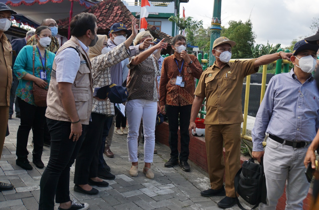 Bank Dunia Tinjau Hasil Penataan Kawasan Kumuh Sungai Gajah Wong