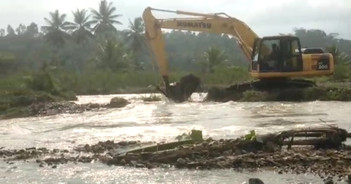 Pasca Tanggul Jebol, BPBD Turunkan Alat Berat