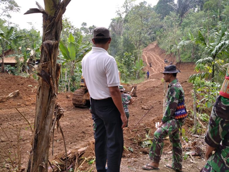 Dukung Kegiatan TMMD, Pekon Sinar Jawa Libatkan Warga di Lima Dusun