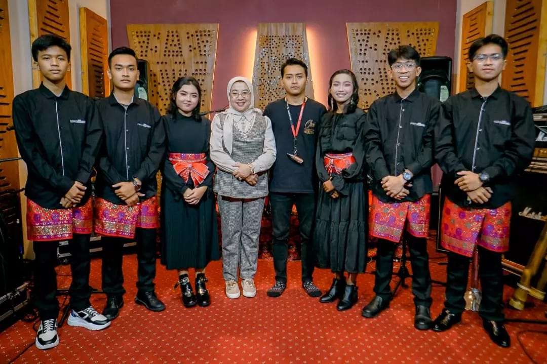 Tim Musikalisasi SMAN 1 Pringsewu Raih Juara Favorit Tingkat Nasional