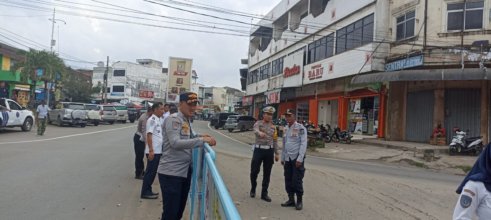 Jelang Nataru, Sejumlah Ruas Jalan Rawan Macet di Pringsewu Dipasangi Barrier