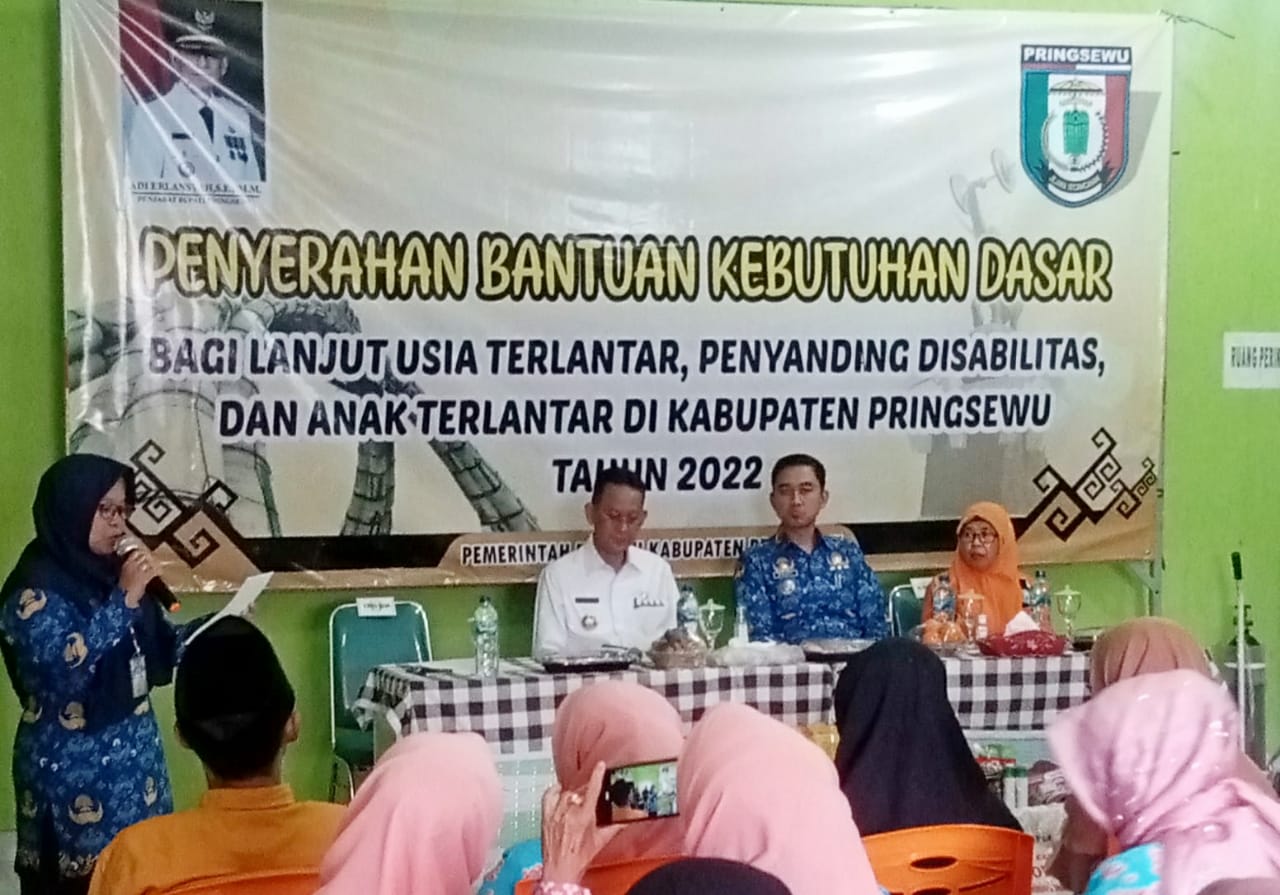 Pj.Bupati Pringsewu Serahkan 75 Bantuan Kebutuhan Dasar Masyarakat