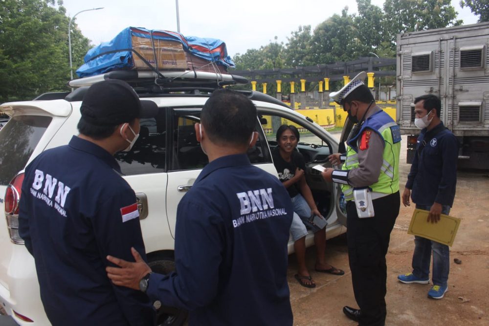 BNNK Tanggamus Bersama Tim Gabungan Lakukan Razia di Rest Area Pugung