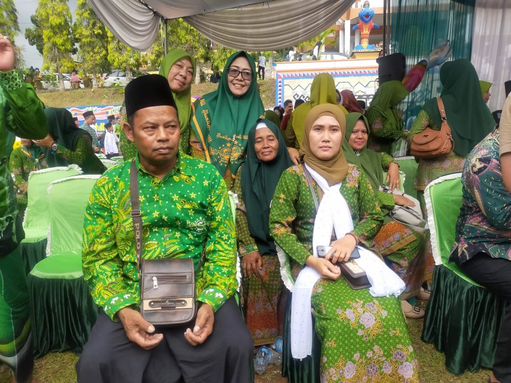 Dua Warga NU Terima Hadiah Umroh Dari Bupati