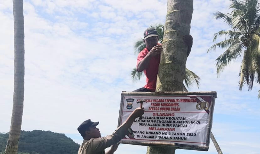 Kapolsek Cukuhbalak Larang Penambangan Pasir Laut Ilegal