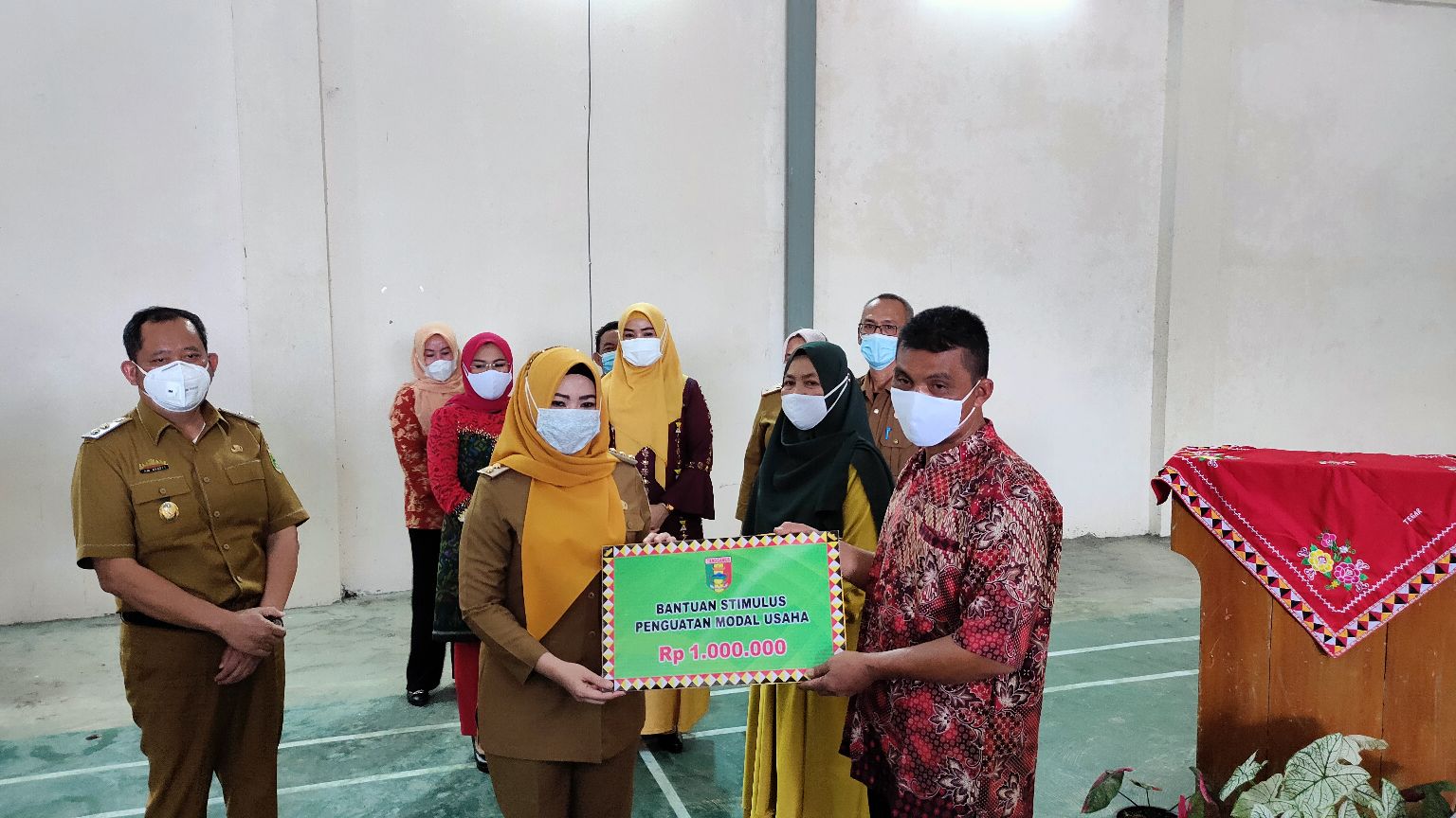 UMKM dan Koperasi Terima Bantuan Dari Bupati