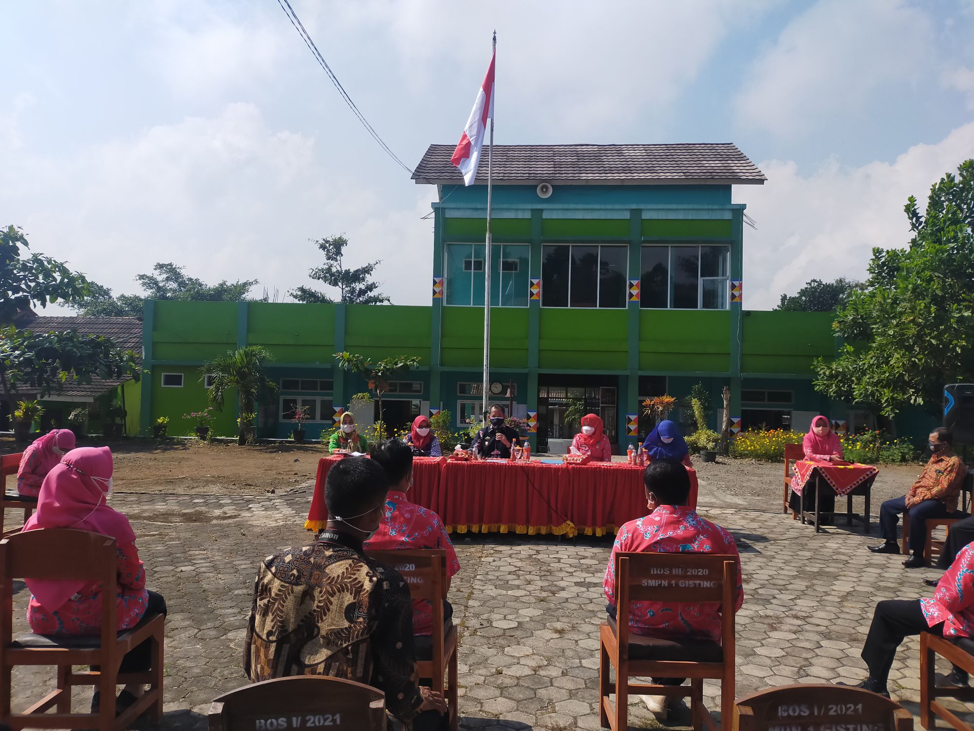 Sambangi Sekolah, Wabup Ajak Guru Berjemur