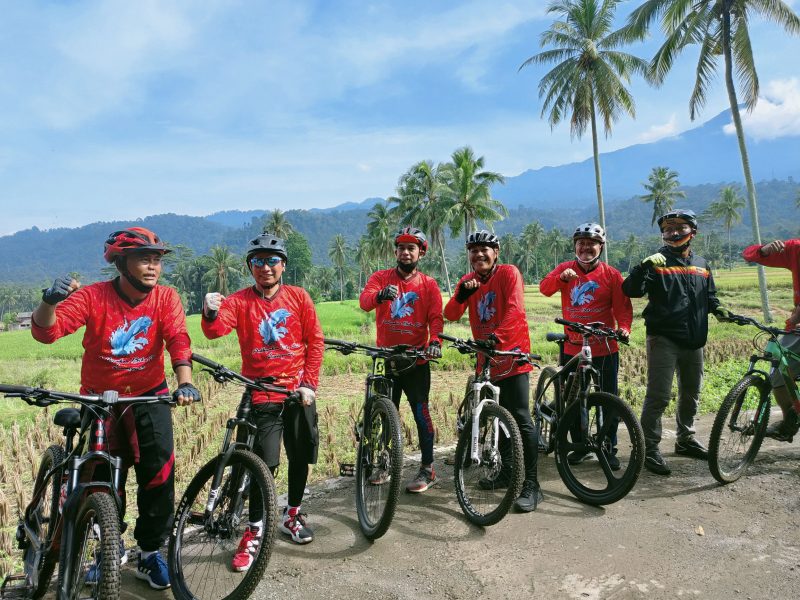 Kajati Lampung dan Kajari Se Lampung Gowes Bareng di Tanggamus