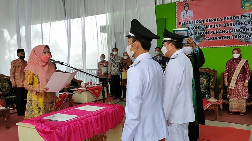 Bupati Lantik Kakon Kampung Baru dan Kakon Penanggungan