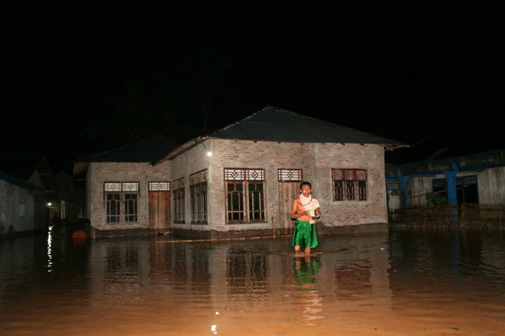 Hujan Deras, Warga Bandar Negeri Semuong Masih Siaga Banjir