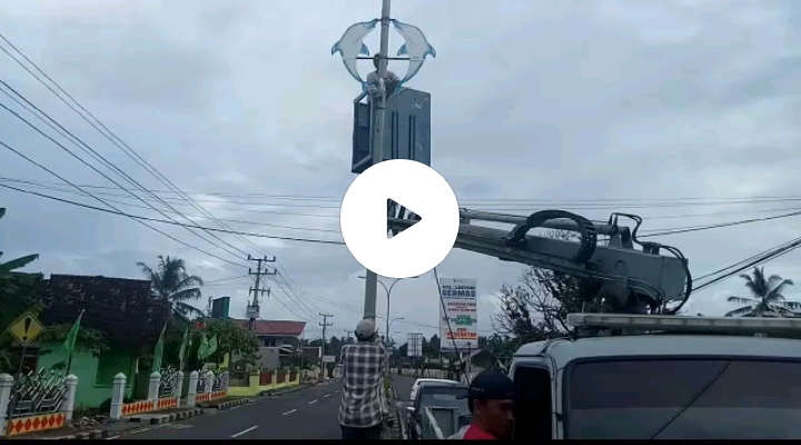 VIDEO!!! Lampu Hias ‘Bung Lumba’ Diperbaiki