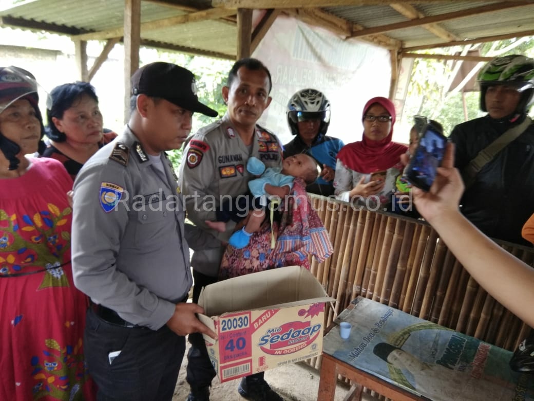 Astaghfirullah, Bayi Dalam Kardus Dibuang di Warung Es