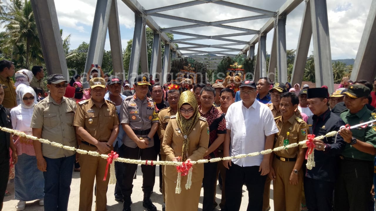 Bupati Tanggamus Resmikan Jembatan Gotong-royong, Penghubung Antar Kecamatan